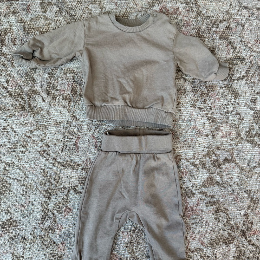 H&M Kids Beige Sweatshirt and Joggers Set